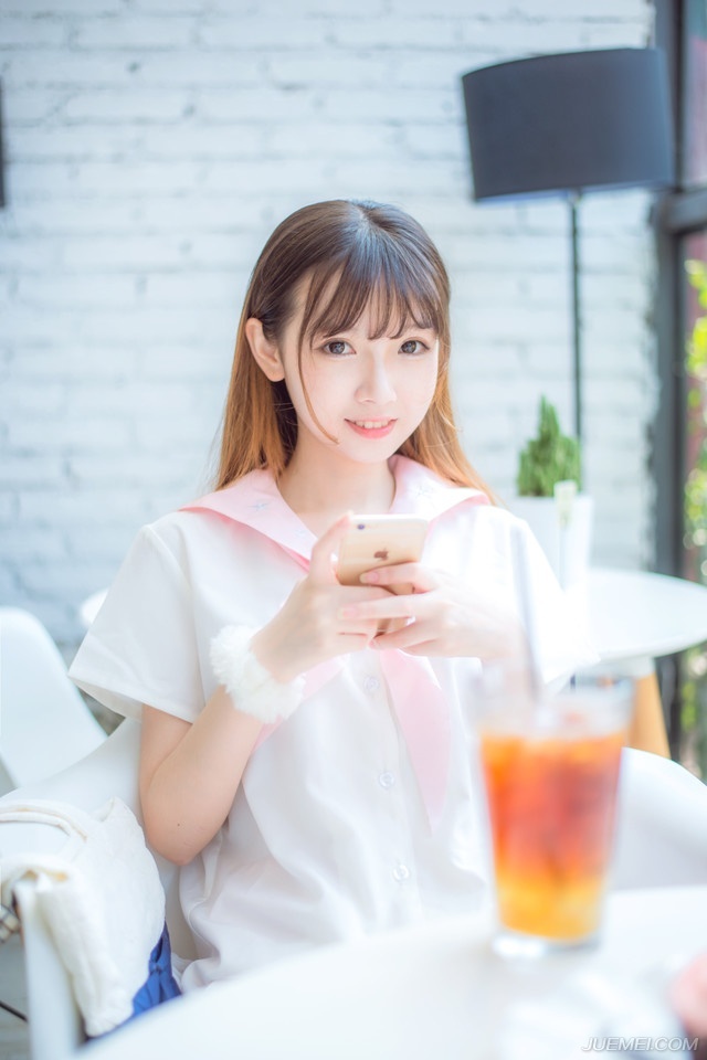 “那江州守将是何人？”庞统向邓贤询问道。